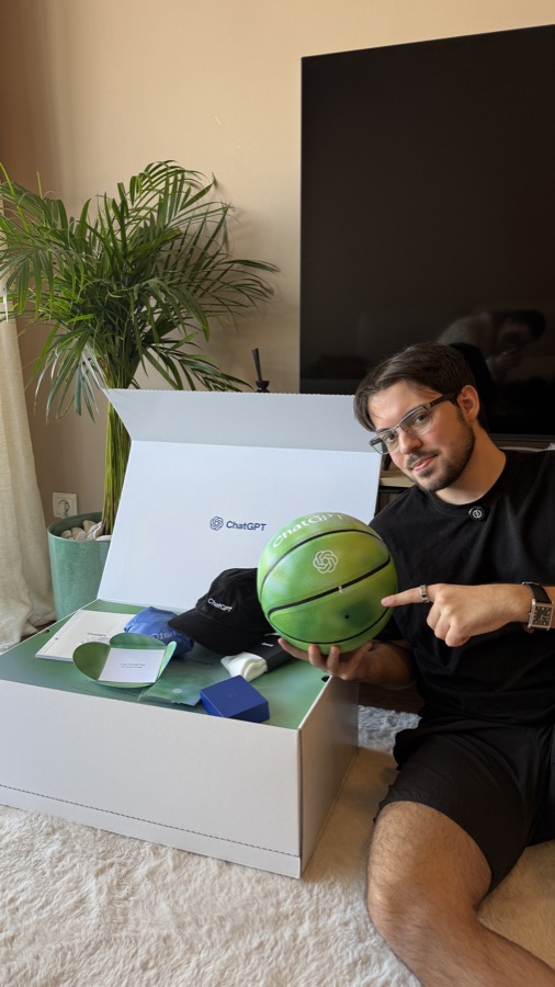 Bruno com presente OpenAI